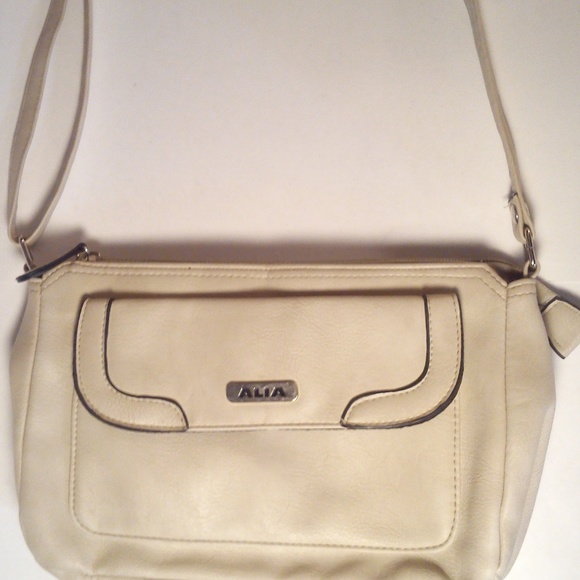 Alia - Picture 3 of 8